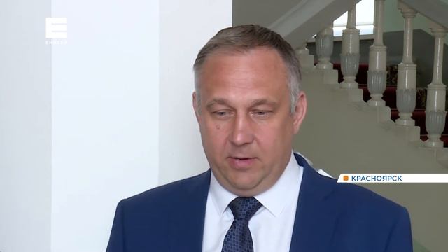 Губернатор Александр Усс вручил краевые и государственные награды жителям региона смотреть онлайн