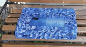 Коврик из старых джинсов.