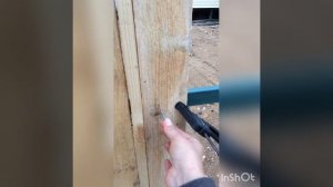 Как прикрутить доску к металлическому профилю (Деревянный забор для чайников)