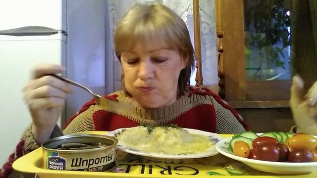 Mukbang#Пюре#шпроты#черри?????