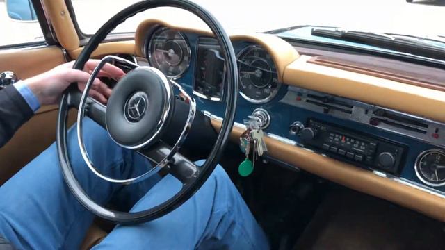 1967 Mercedes-Benz 250 SL driving video смотреть онлайн