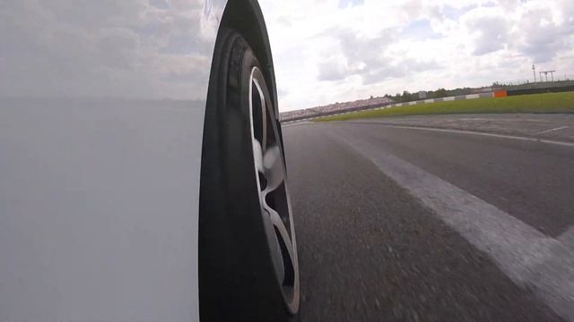 Dodge Challenger Moscow Raceway камера на колесо смотреть онлайн