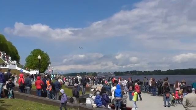 Авиа эскадрилья "Русские витязи" над Волгой !.mp4 смотреть онлайн