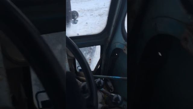 Работа ГУР МТЗ-80 (легкий руль, но люфт большой) смотреть онлайн