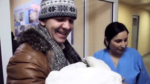 Выписка Леночки из роддома. Декабрь 2014 смотреть онлайн