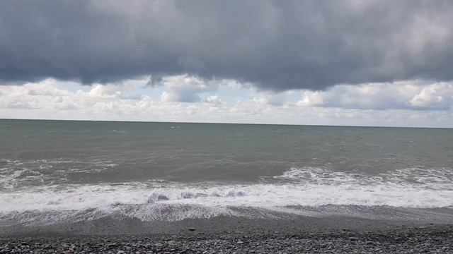 Море и снеговые тучи. Где на Черноморском побережье хорошие пляжи? Лазаревское, Головинка 27.03.21. смотреть онлайн