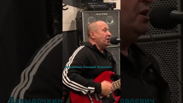 Музыкант из 70-х в студии. Попросили спеть. смотреть онлайн