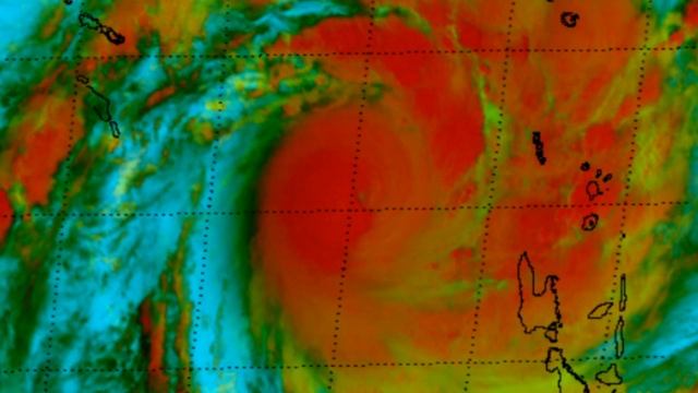 Tropical Cyclone (Cat 4) Harold to hit Vanuatu and continues to intensify further. April 5 смотреть онлайн