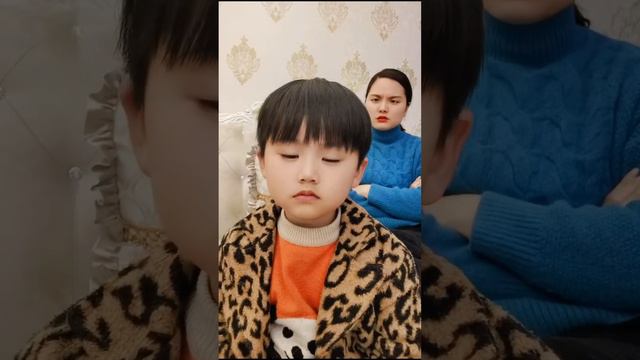 妈妈辅导晨旭作业，妈妈非说晨旭做的不对，孩子直接和妈妈翻脸！#晨旭#辅导作业#萌娃【晨旭】 смотреть онлайн
