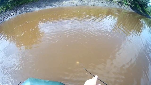 Клёвая рыбалка на кастинговую сеть!!! Трофей взят))) смотреть онлайн