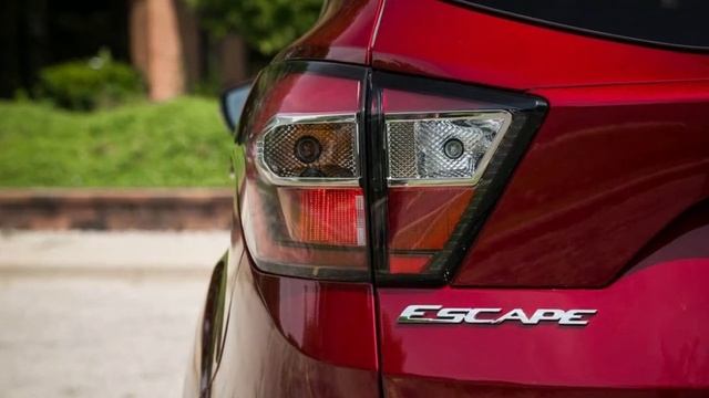 2018 Ford Escape Cargo Space and Storage Review смотреть онлайн