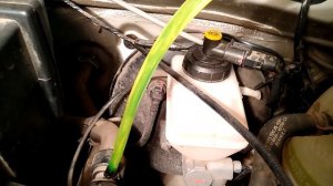 Спуск воздуха из системы охлаждения Renault Sandero.