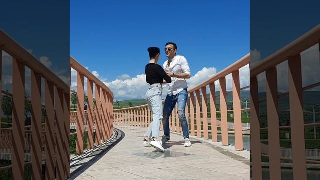 Ephrem J - Esa Mujer Rezy & Ekaterina смотреть онлайн