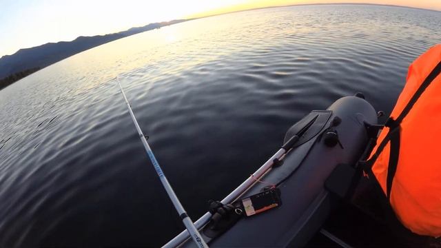 Байкал Рыбалка на Омуля на подергуху(на халяву)))с эхолотом Deeper smart sonar pro смотреть онлайн
