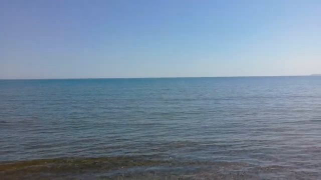 Песчаный пляж, заходишь в море, а под ногами голубая глина и рапаны, природный спа-салон. Крым. смотреть онлайн