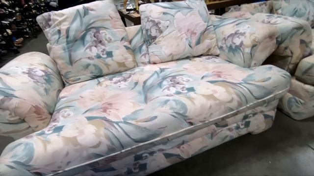 GOODWILL FURNITURE SOFAS ARMCHAIRS CHAIRS TABLES HOME DECOR SHOP WITH ME SHOPPING STORE WALK THROUG