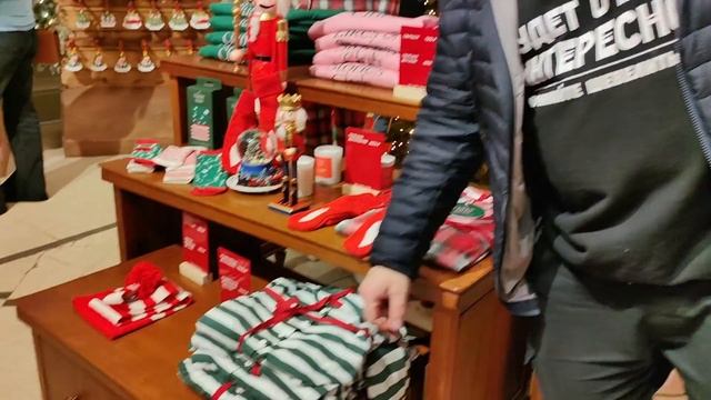 Новогодний гум 2024 смотреть онлайн