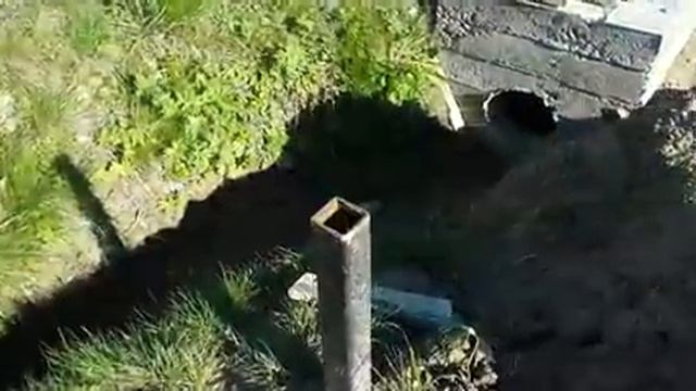 Установка столбов для забора. Как забить столбы? Электрической кувалдой за минуту! смотреть онлайн