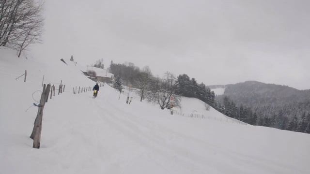 Winter Enduro in Switzerland - Suzuki DRZ400 in the snow смотреть онлайн