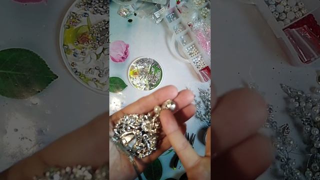 Как прикрепить брошку к ободочку для создания диадемы?! смотреть онлайн