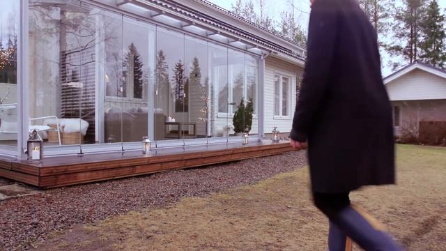 Открывание безрамного остекления Lumon для террас смотреть онлайн