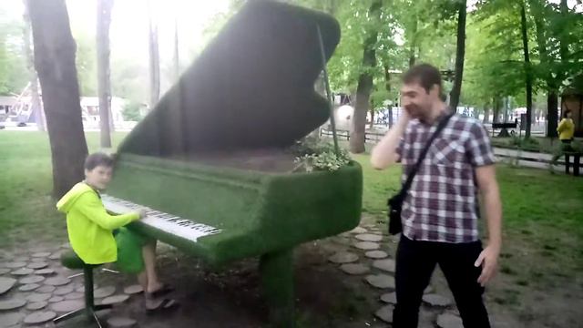 РОЯЛЬ В ЧИСТЯКОВСКОЙ РОЩЕ С КУСТОМ. ПЕТЬ И ИГРАТЬ смотреть онлайн