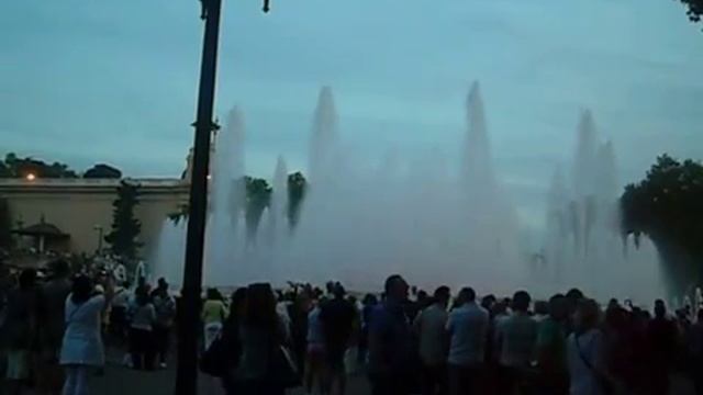 поющие фонтаны в ИСпании смотреть онлайн