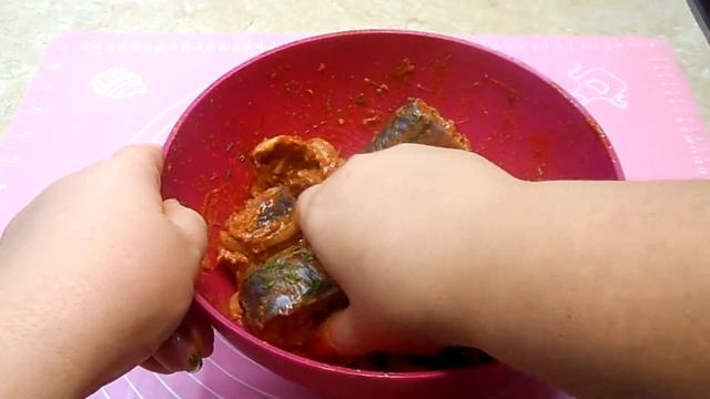 МАРИНУЕМ И ЗАПЕКАЕМ СКУМБРИЮ смотреть онлайн