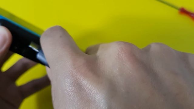 New Nintendo 2DS XL - Disassembly Removing Back Cover - Tear Down - Hinge Design June 2017 смотреть онлайн