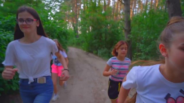 Diana i jej przyjaciele w lesie🏕️ Polowanie Mowgli w lesie. Zabawne historie| Hejka tu Diana смотреть онлайн