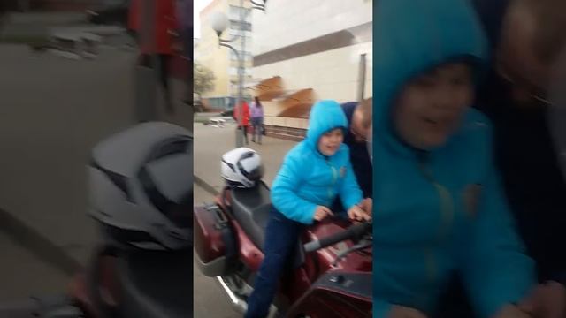 Барановичи 11 апреля 2017 / День рождения мужа/Сынуля 8 лет осваивает азы Байкера:)))) смотреть онлайн