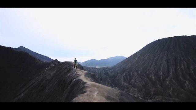 My Crazy Hike on a Volcano ?? Mount Bromo, Indonesia смотреть онлайн