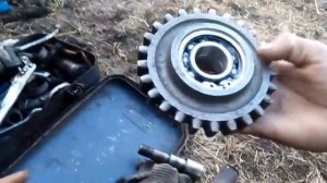 Выключается задняя передача на ЮМЗ - 6