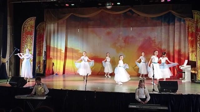 Лунный вальс на синтезаторах смотреть онлайн