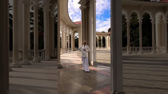 Гагра, Абхазия. Фотосессия. Фототур. Локация: гагрская Колоннада смотреть онлайн