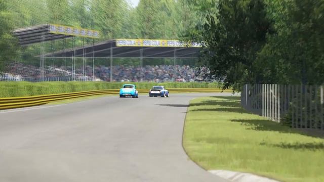 Broadspeed Jaguar XJ12 vs Holden FX UTE Race Truck at Monza Full Course смотреть онлайн