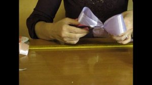 Украшение на ручки свадебных машин из атласных лент