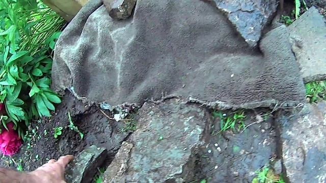 20 мешков синтетики в траншее и камни сверху 14.06.2015. 1 смотреть онлайн