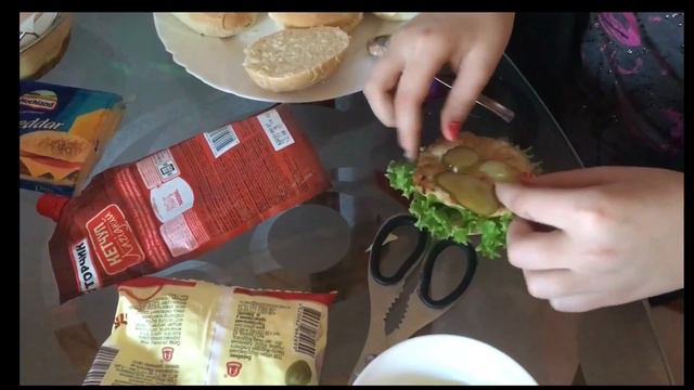 Делаю гамбургеры 🍔🍔 на Новый Год 🎄 ❄️ смотреть онлайн