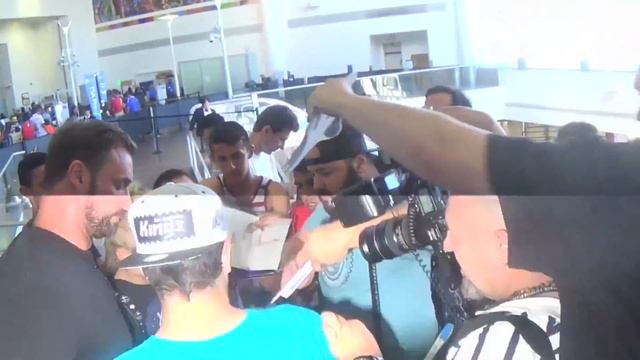 Iggy Azalea Causes Chaos At LAX смотреть онлайн
