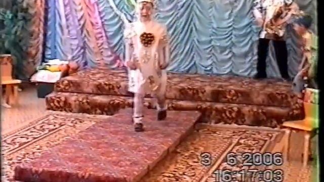 Показ мод 2006 из бросового материала. Д/с №16, г. Миасс Челябинской области смотреть онлайн