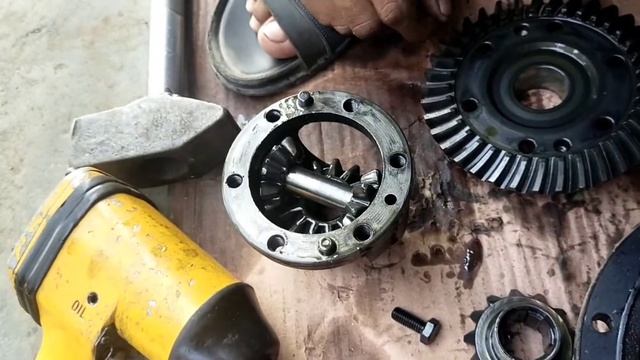 150CC Loader rikshaw ki pinion ring fitting. Honda Bike repair смотреть онлайн