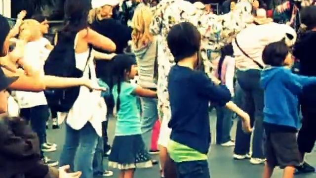 ฝึกเต้น มาการีน่า.AVI смотреть онлайн