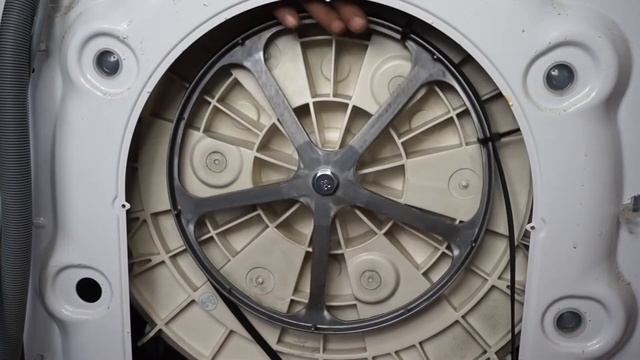 Как надеть ремень на стиральнуй машину Samsung (Самсунг) смотреть онлайн