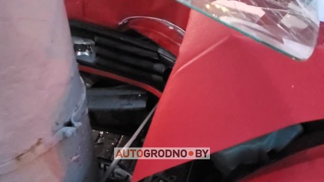 Мимо людей в столб - жесткий маневр VW Jetta в Гродно / 11 июля 2021 смотреть онлайн