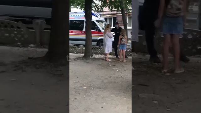 Девочка чуть не задушила ребенка смотреть онлайн