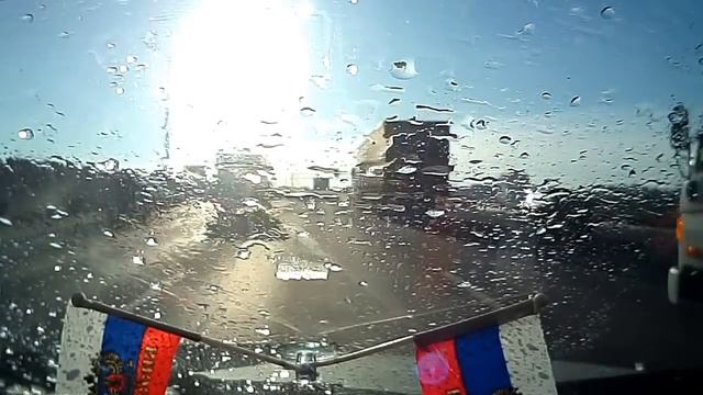 На мкаде с фуры упали куски льда смотреть онлайн