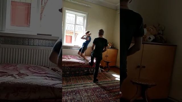 хай гайс и да вы правильно поняли я не умею делать сальто смотреть онлайн