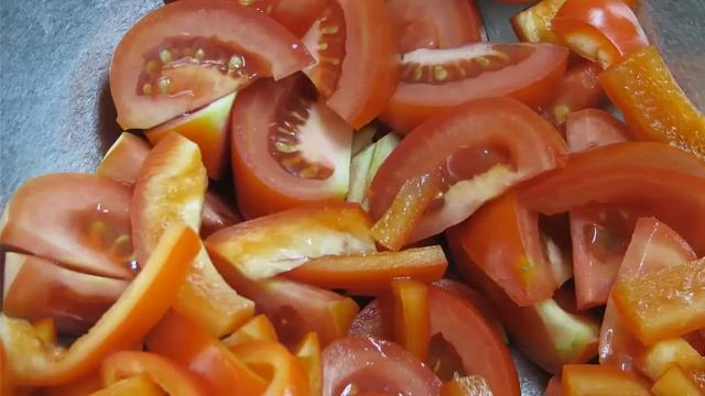 Супер вкусный салат из помидоров с сыром Рикотта. Рецепт для диеты Дюкана и не только... смотреть онлайн