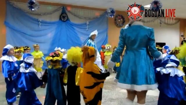 Вокально-хореографический ансамбль "Ау" - хоровод на Новый год смотреть онлайн